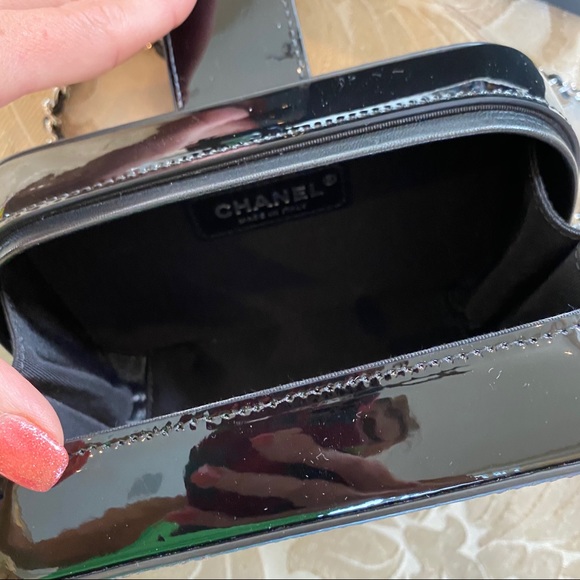 CHANEL rainbow glitter camera case - Picture 6 of 14